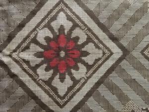 アンティーク　菱華紋織出し本場泥大島紬着物（龍郷）